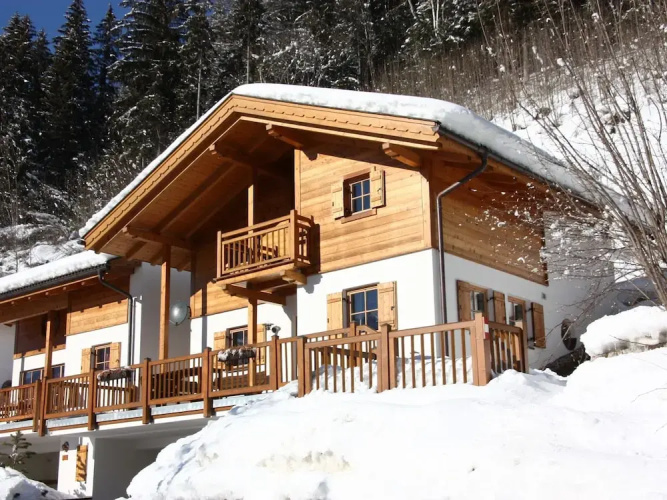 Chalet for 10 People With Access to the Swimming Pool