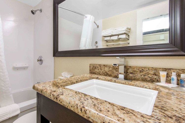 Comfort Inn Airport North Bay photo 11