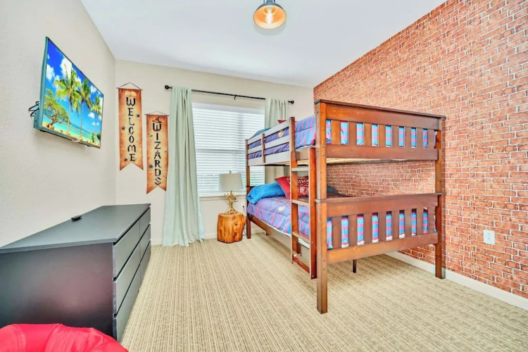 Upstay Condo w Pool Sauna Sleeps 8