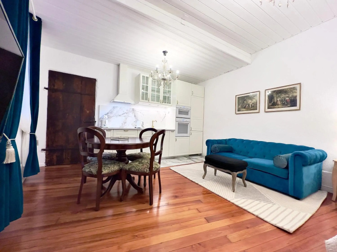 Montreux Castle | Charming Lake View Studio