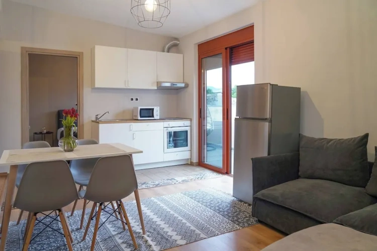 2 Bedrooms Apartment with balcony and with garden view