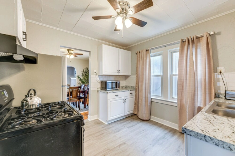 3 Bedrooms Apartment