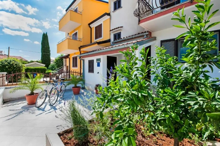 Apartment with balcony