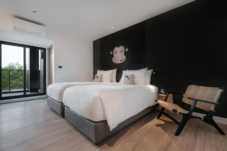 Deluxe Twin room with balcony