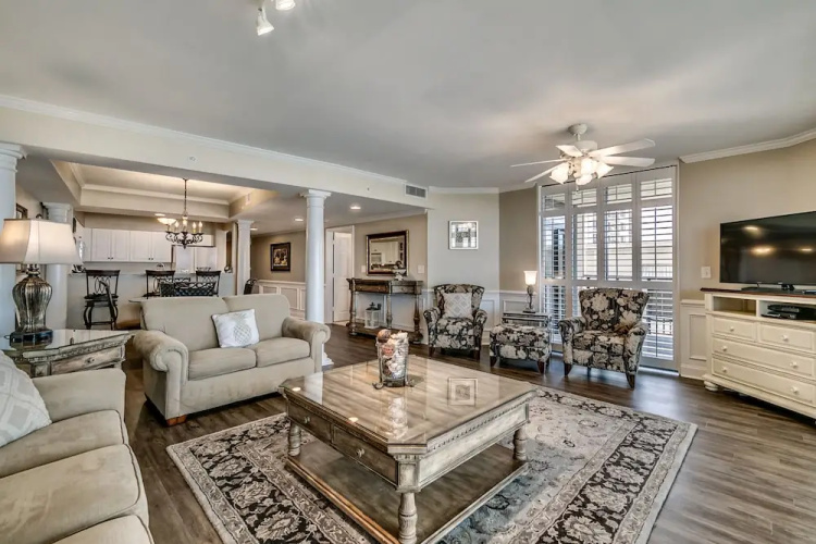 South Wind 301 4 Br condo by RedAwning