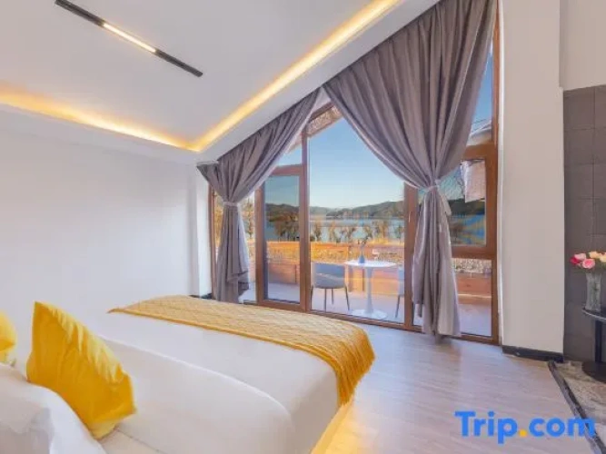 Family Suite with lake view