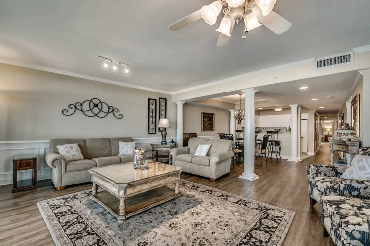 South Wind 301 4 Br condo by RedAwning