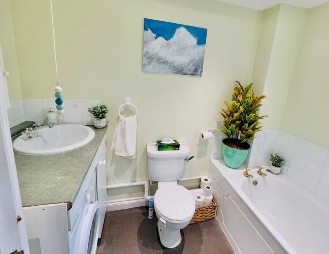3 Bedrooms Apartment