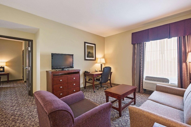 Deluxe Double Suite