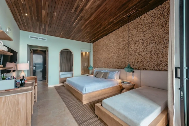 Standard Quadruple room with balcony and with lake view