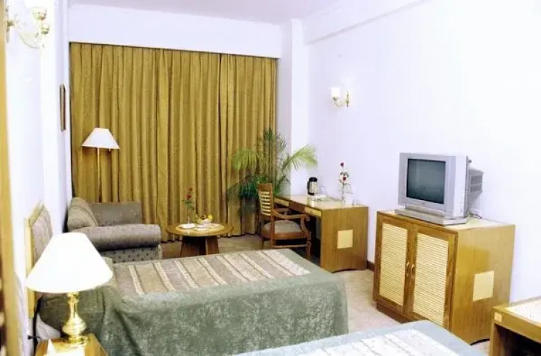 Hotel Meraden Grand