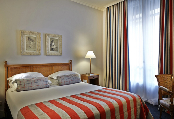 Royal Hotel Paris Champs Elysées