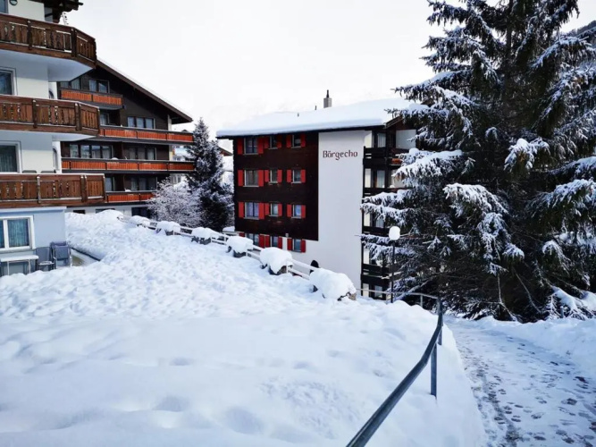 Bright renovated studio - 1 min from the slopes!