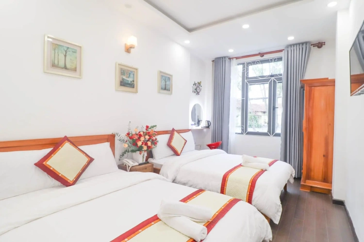 Standard Double room with city view