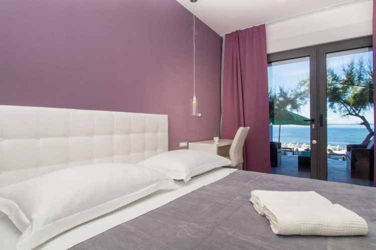 Beachfront Villa Mediteran