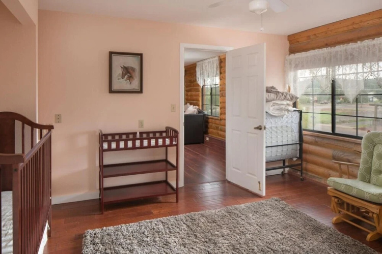 Quarter Horse Inn / Orchid Room