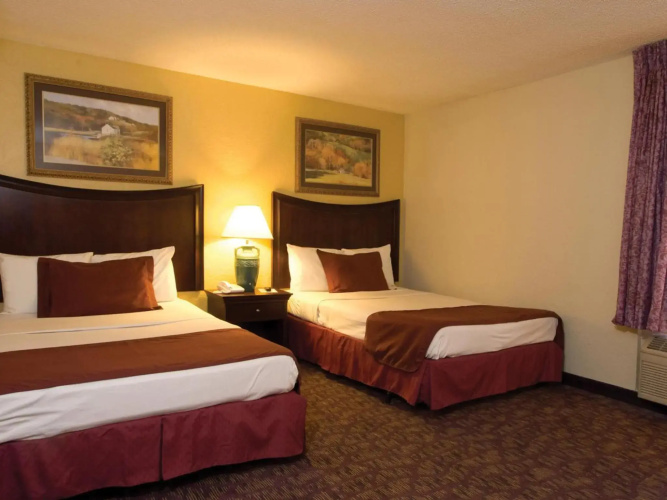 Lamplighter Inn & Suites - South