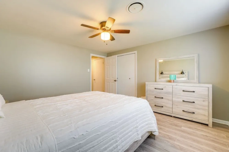 5 Bedrooms Cottage
