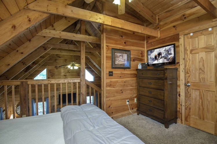Knotty Pine by Eagles Ridge Resort