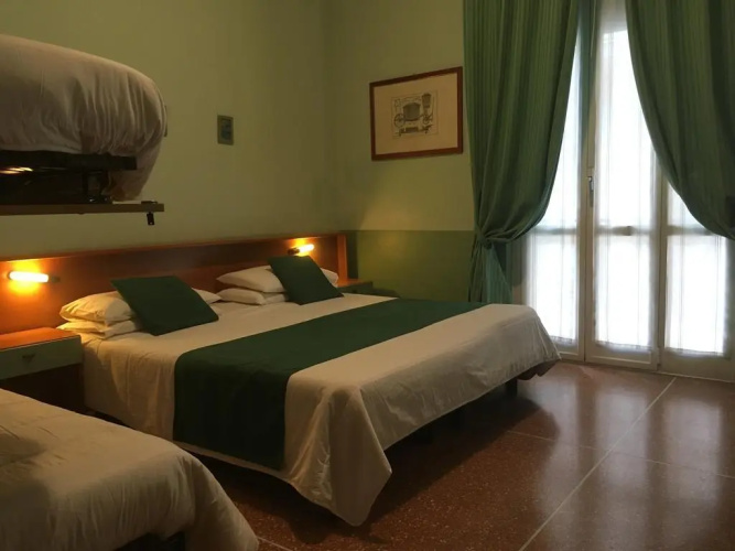 Hotel Glory