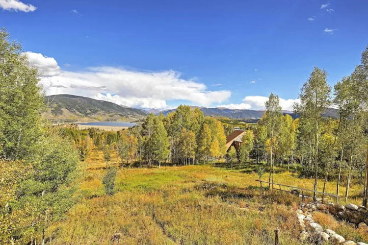 Lake- & Mtn-view: Resort Hub in Silverthorne!