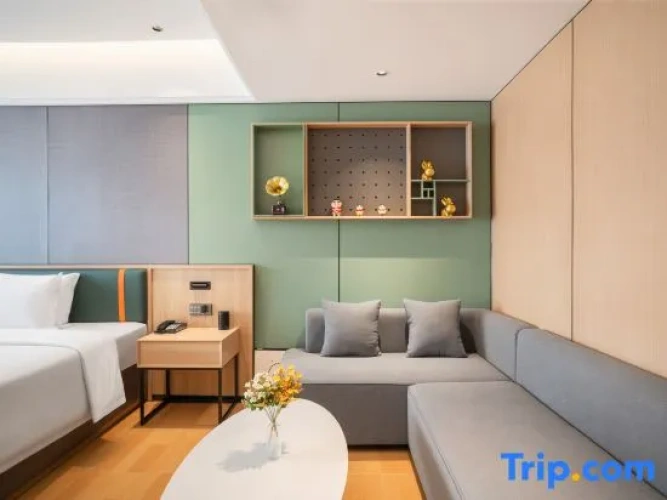 Standard Sextuple Family room