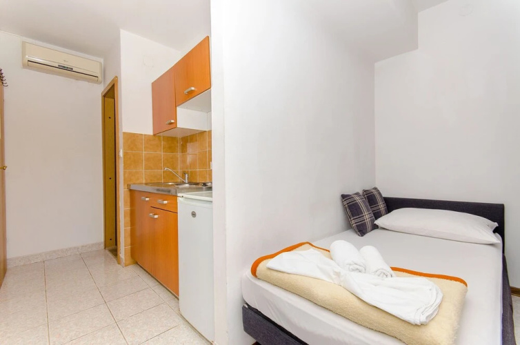Apartments and Room Nada
