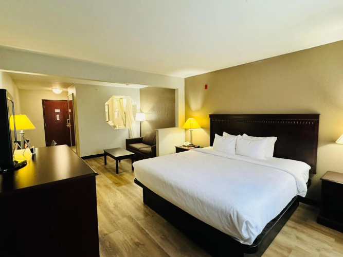 Econo Lodge Inn & Suites Monroe