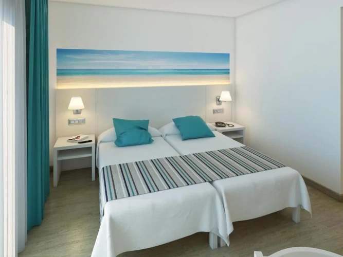 Standard Double room with balcony and with partial sea view