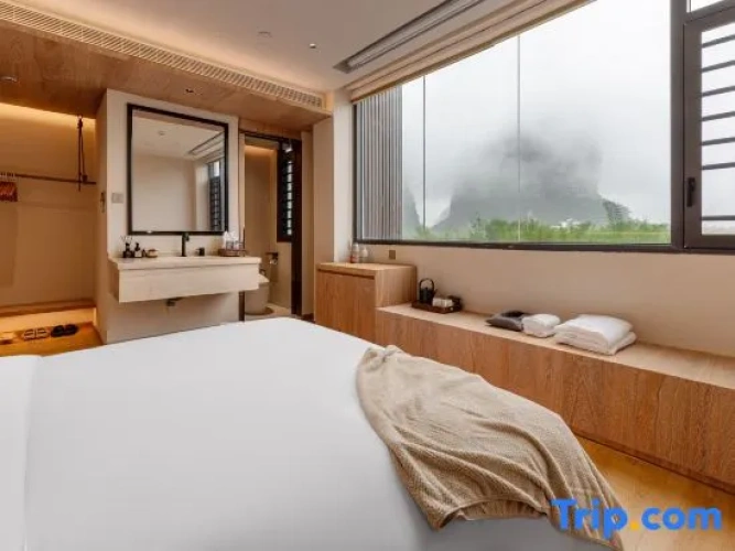 Standard Double room with view