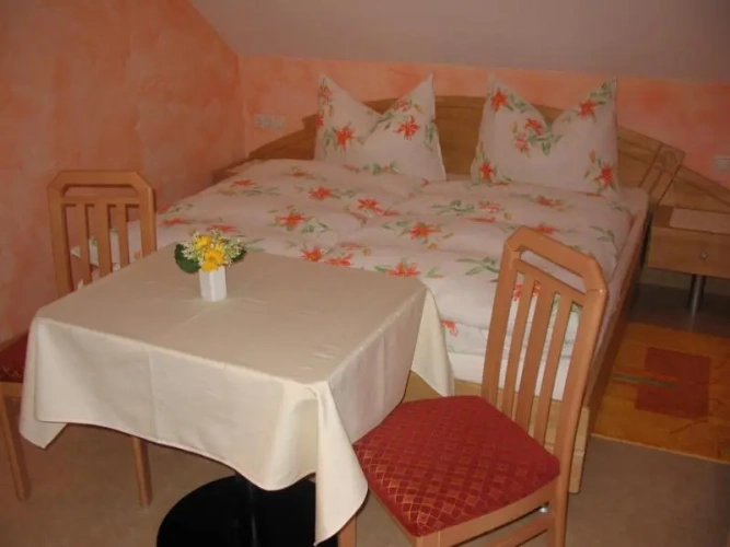 3 Bedrooms Apartment