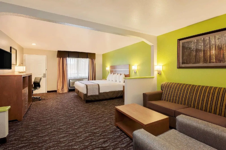 Days Inn & Suites by Wyndham Arcata