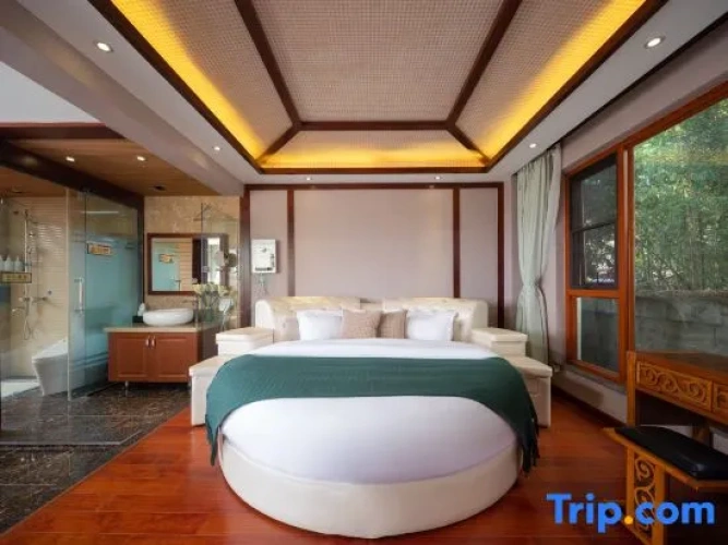 Suite with balcony