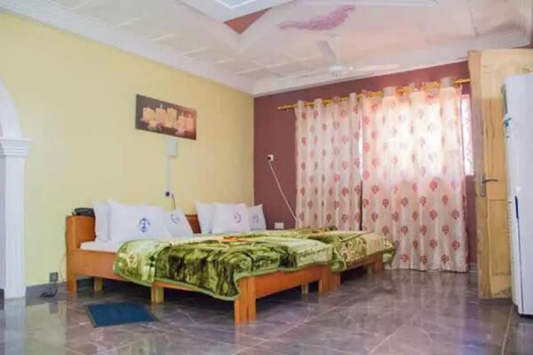 Glamossay Hotel