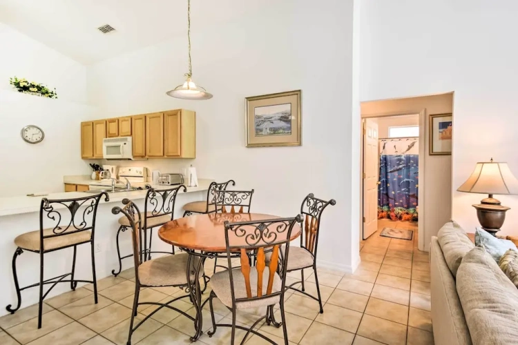 5 Bedrooms Cottage