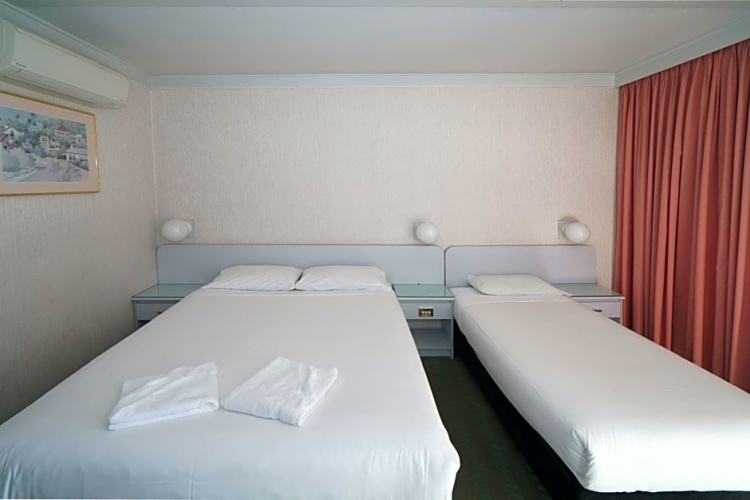Standard Twin room with view