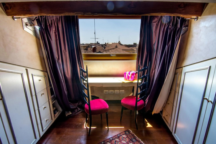 Opera Luxury Apartment