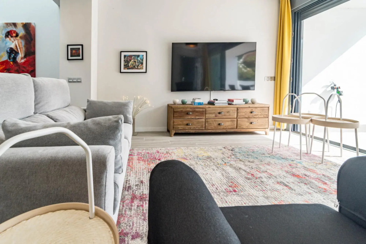 LMT46- Spacious townhouse modern style