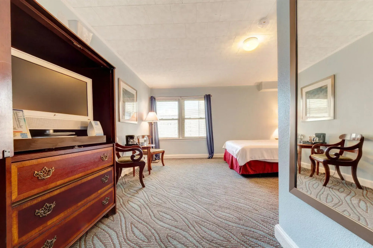 Beach Plaza Hotel