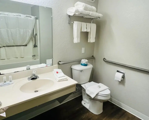 Days Inn Wall