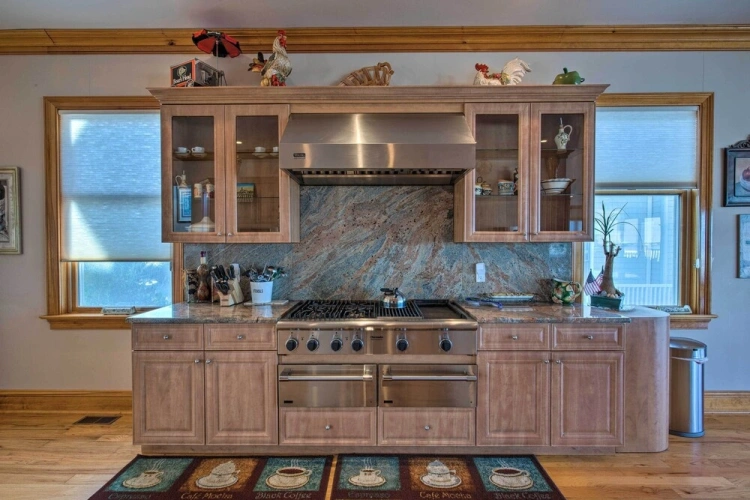 5 Bedrooms Cottage