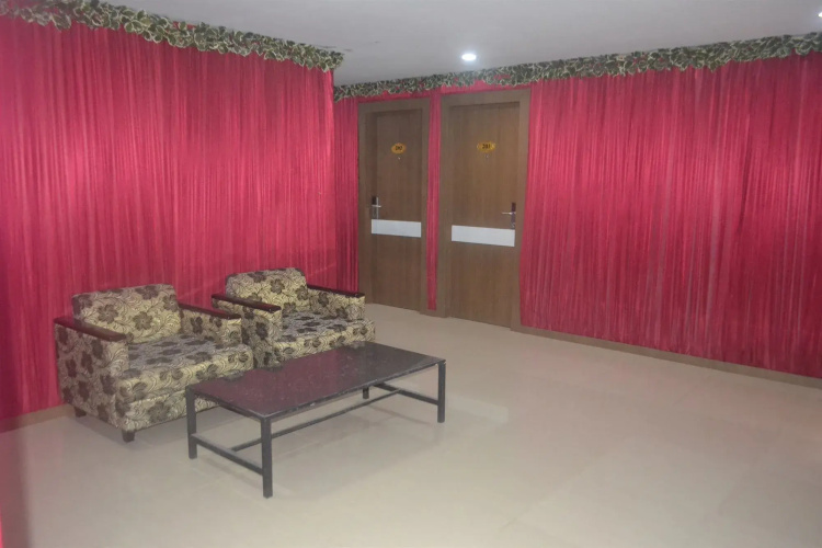 OYO 2574 Z Suites Hotel