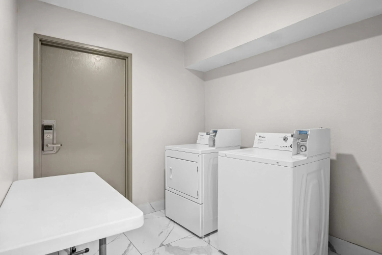 Days Inn by Wyndham Dallas Plano