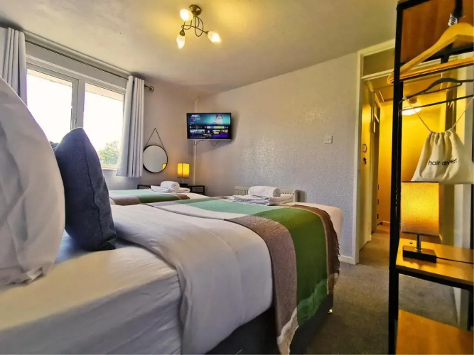 Central Three Bedroom House with Garden