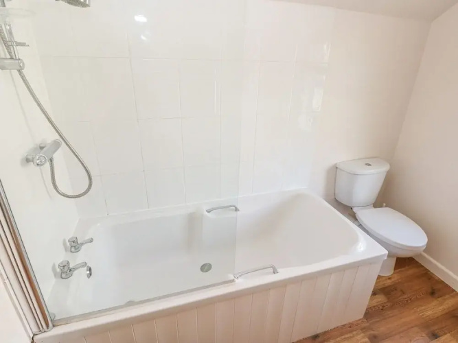 Farnborough Cottage