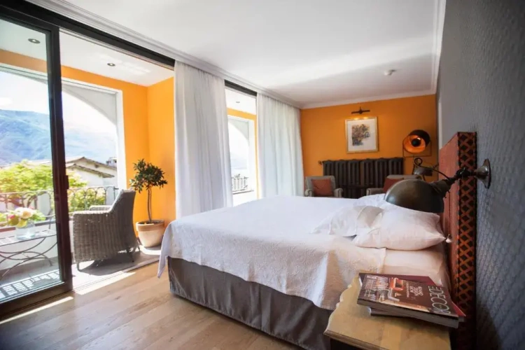 Suite with lake view