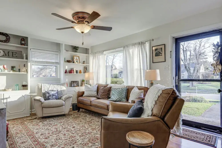 Lovely Lexington Home: 4 Mi to Downtown!