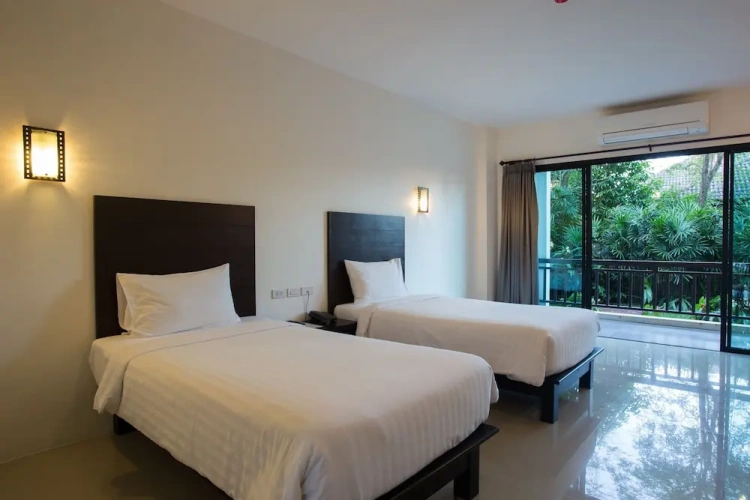 Standard Twin room with balcony