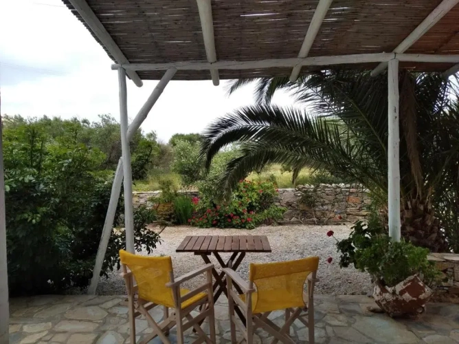 Studio with garden view