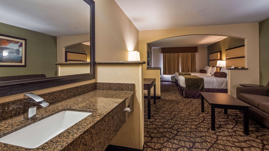 Best Western Plus Vancouver Mall Dr. Hotel & Suites photo 6